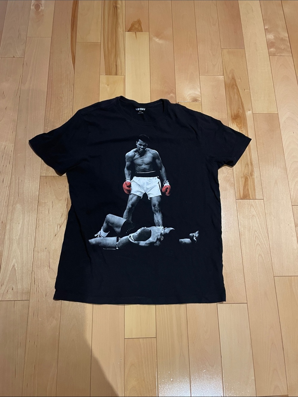Old Navy Black Short Sleeve Boxing Graphic Tee with Red Gloves